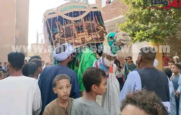 الموكب 