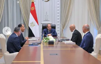 اجتماع الرئيس السيسي مع رئيس الوزراء ووزيري التعليم والتعليم العالي
