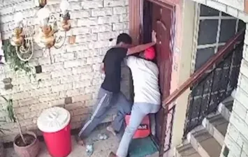اقتحام شقة سيدة كينية في البساتين