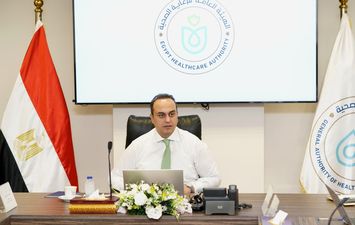 الدكتور احمد السبكى رئيس هيئة الرعاية الصحسة 