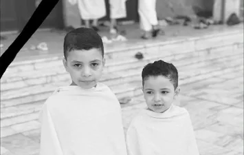 الطفلين 