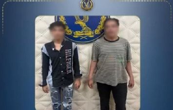 المتهمين بالاعتداء على والدتهما بالسيدة زينب