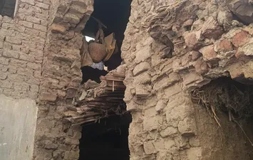 المنزل المنهار