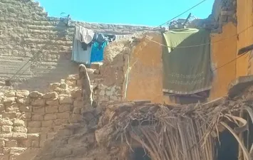 المنزل المنهار 