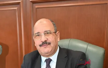 تعيين الدكتور إيهاب محمد حسين مديرًا ماليًا وإداريًا للمستشفيات الجامعية