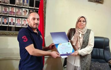 تكريم سائق توكتوك 