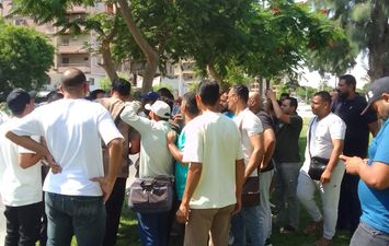 جانب من حضور موظفين شركة مياة القناة 
