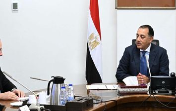 رئيس الوزراء يتابع أوضاع الطلاب الوافدين