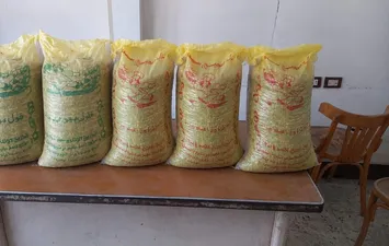 ضبط أغذية منتهية الصلاحية ومخالفات تموينية بكافيه شهير وحي المناخ في بورسعيد