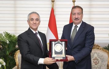 محافظ بورسعيد يستقبل وزير العدل
