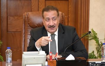 محافظ بورسعيد يُصدر حركة تغييرات وتنقلات موسعة لرؤساء الأحياء بالمحافظة