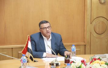 محافظ قنا