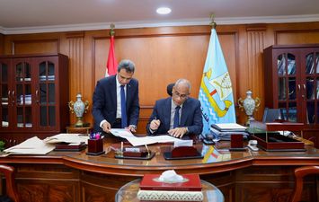 محافظ كفر الشيخ يعتمد نتيجة الشهادة الإعدادية الدور الثاني بنسبة نجاح 90.03% 