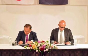  وزير التعليم ورئيس مجموعة إيكويكان اليابانية