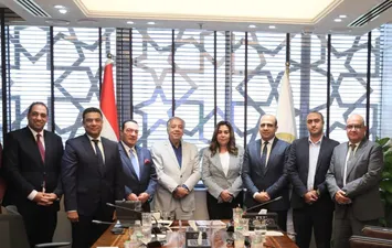 وزيرة التنمية المحلية وغرفة الصناعات الكيماوية
