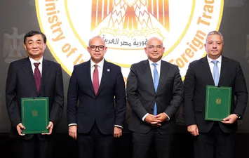 وزير الاستثمار ورئيس المنطقة الاقتصادية