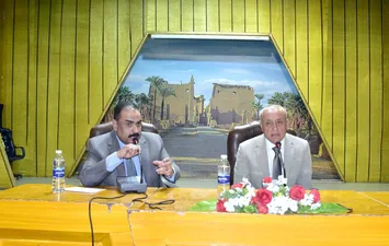 اللقاء 