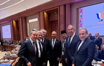 وزير الخارجية يبحث خفض التصعيد مع نظرائه في الصين وروسيا 