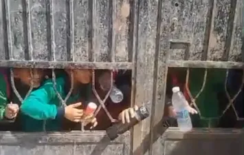 التلاميذ يطالبون بمياه 