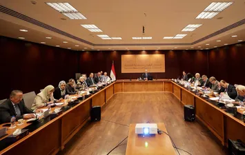 اجتماع وزير السياحة والآثار مع مجلس إدارة هيئة المتحف القومي للحضارة المصرية