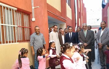 تفقد عدد من المدارس بالوقف