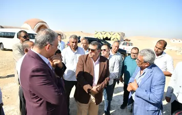 محافظ قنا