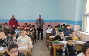 طلاب الصف الثالث الابتدائي 