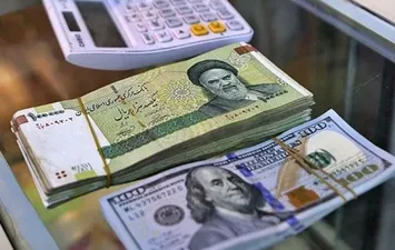 الريال الإيراني أمام الدولار