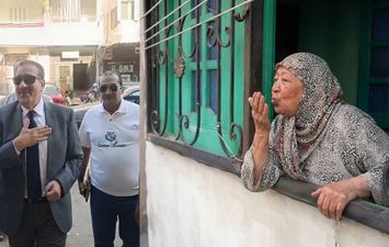 " ده أنت عسل وسكر".. مسنة تبعث قبلاتها لمحافظ بورسعيد خلال جولة تفقدية، والأخير يرد: "التطوير ده علشانكم"