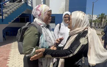 7 أعوام انتظار.. "الحاجة أمينة" تحصد فرحة الحج وتضرب أروع أمثلة جبر الخواطر : "ما تزعليش هتيجي السنة الجاية"