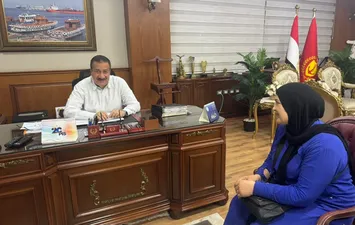  &laquo;الخير وقت الشدة&raquo;.. محافظ بورسعيد يساند أسرة متضررة من حريق مسكنها