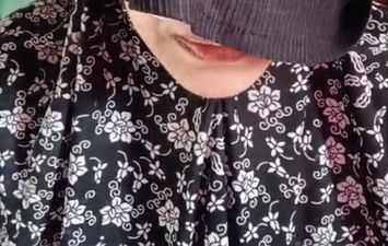 أنفاس معلقة بين الحياة والموت".. مأساة سيدة تعاني من تليف رئوي حاد وتناشد بتوفير مولد أكسجين محمول لإنقاذ حياتها