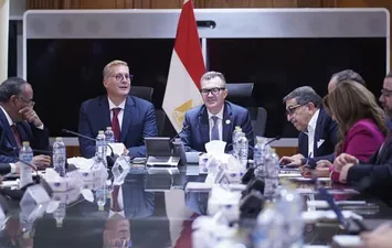 الدكتور أحمد رستم وزير التخطيط والتنمية الاقتصادية والمهندس كريم بدوي، وزير البترول 