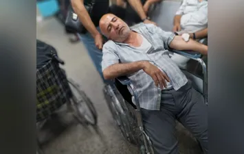 الصورة المتداولة لمدير المدرسة مصاب بإغماء