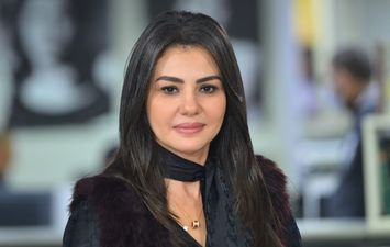  الفنانة دينا فؤاد