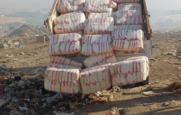 جانب من إعدام 4 طن سكر غير صالح للاستهلاك الآدمي