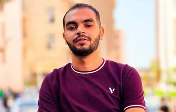 خريج اعلام المنوفية 