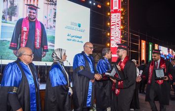 خلال حفل التخرج