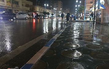 سقوط أمطار خفيفة 