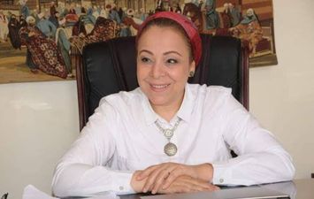 "عقدة الذنب" تدفع فتاة لرفض أمها.. نهاد أبو القمصان تكشف تفاصيل قضية أسرية هزت أروقة المحاكم