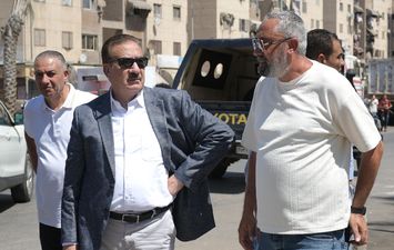 لا تهاون مع المقصرين.. محافظ بورسعيد يستدعي مسؤولي شركة النظافة ويوجه إنذاراً شديد اللهجة بضرورة رفع كفاءة الشوارع فوراً