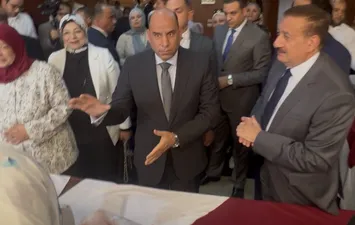 محافظ بورسعيد لـ "السيدات العاملات"