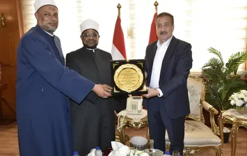 محافظ بورسعيد يستقبل الأمين العام