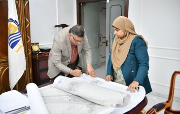 محافظ قنا