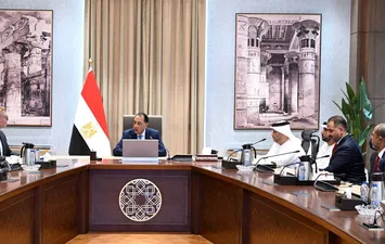 مدبولي ومسئولي الفجيرة
