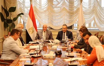 وزير التعليم العالي يتابع استعدادات مؤتمر الهوية الوطنية بمكتبة الإسكندرية