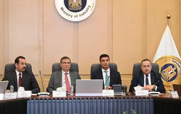 وزير الصناعة