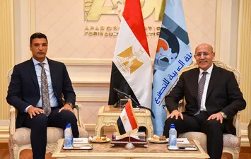 وزير الصناعة ورئيس الهيئة العربية للتصنيع 