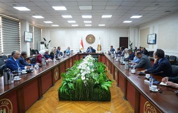 وزير العمل يترأس اجتماع صندوق العمالة غير المنتظمة