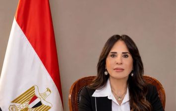 وزيرة الإسكان 